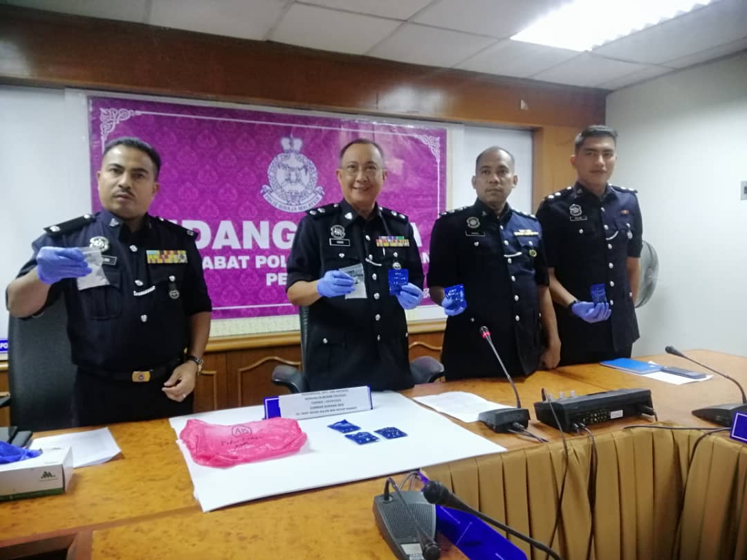 PLASTIK MERAH BERISI DADAH
