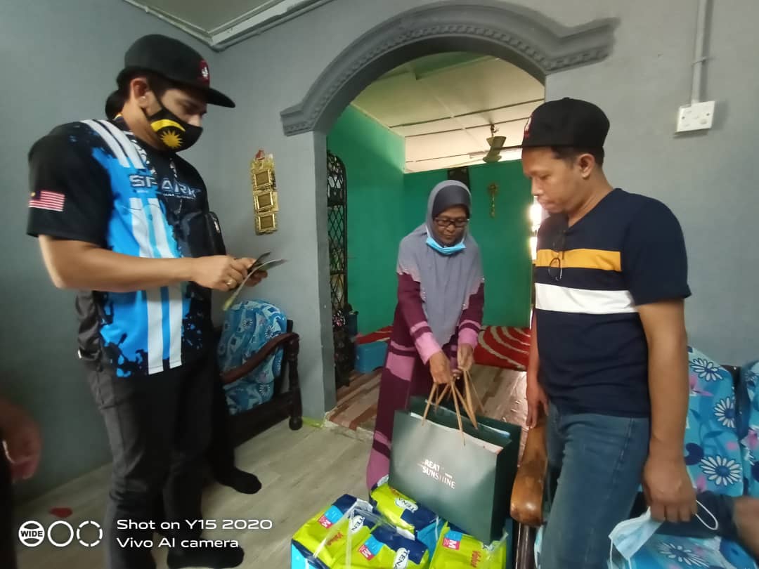 PELAKON ZUL HUZAIMY KUNJUNG RUMAH KE RUMAH