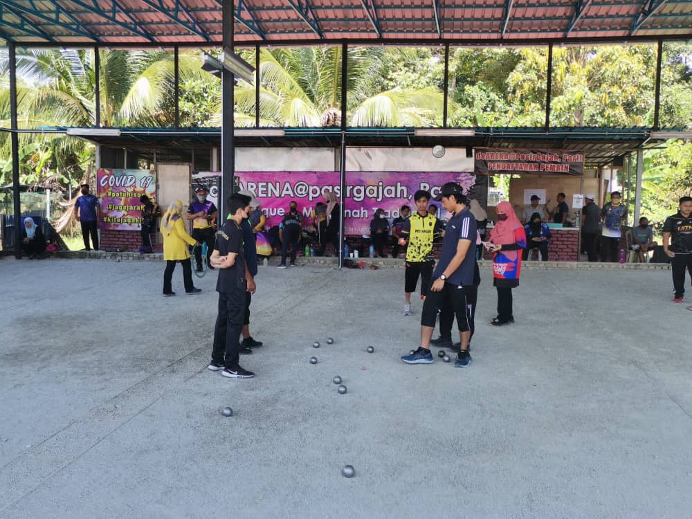Bina gelanggang bagi membangunkan sukan petanque di Perak Tengah