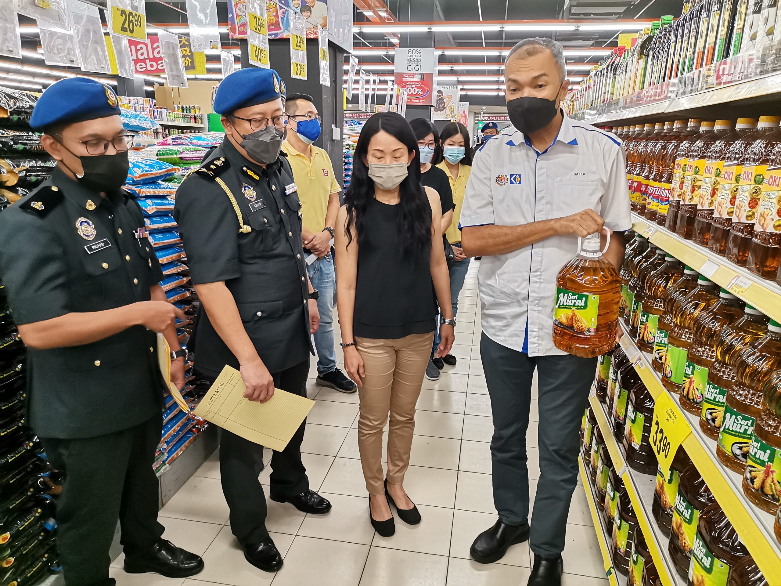 16 pasar raya di Perak masih jual minyak masak botol di bawah harga siling