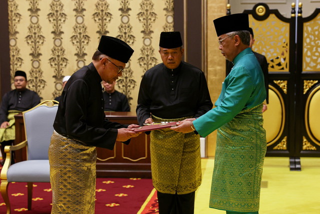 Anwar angkat sumpah Perdana Menteri ke-10