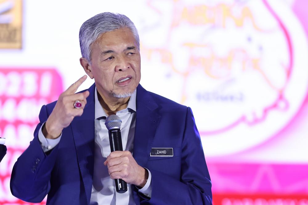 Zahid minta MCMC pantau hantaran pemimpin politik berkisarkan kaum, agama