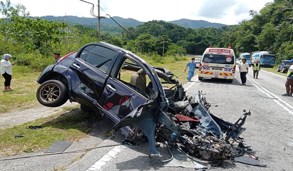 Suami isteri maut, tiga anak parah nahas kereta bertembung lori simen