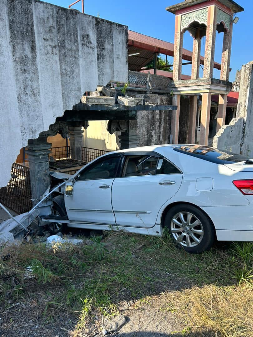 Lelaki maut rempuh tembok kuil akibat serangan jantung