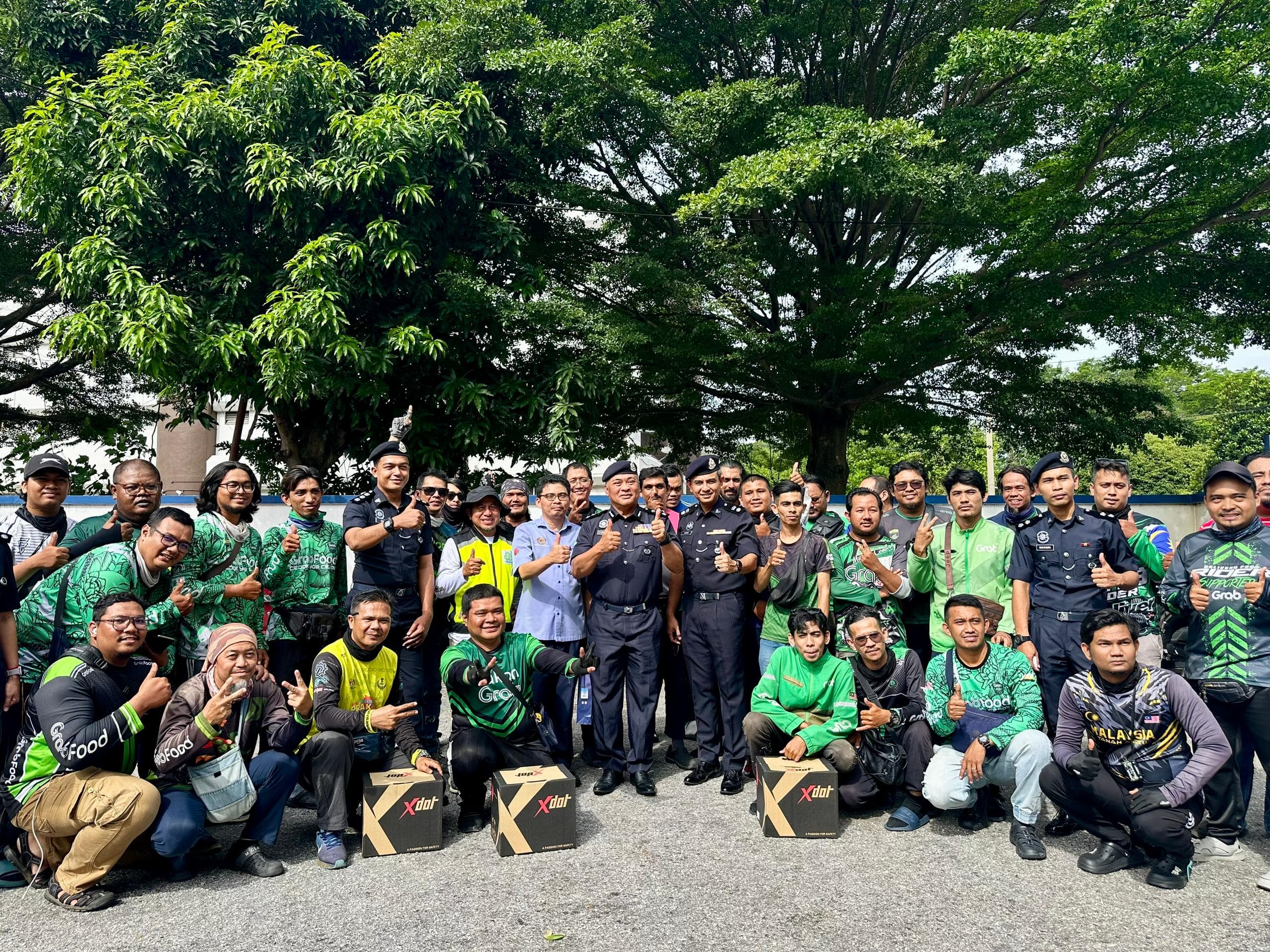 PROGRAM 'FLASHMOB' ADVOKASI IBU PEJABAT POLIS DAERAH IPOH BERSAMA PENUNGGANG MOTOSIKAL P-HAILING DAERAH IPOH.