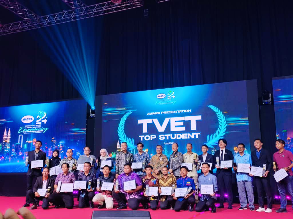 PELAJAR PUO RANGKUL ANUGERAH PELAJAR TERBAIK ‘TOP STUDENT AWARD FOR OUTSTANDING ACHIEVEMENT STUDENT’ MACRA