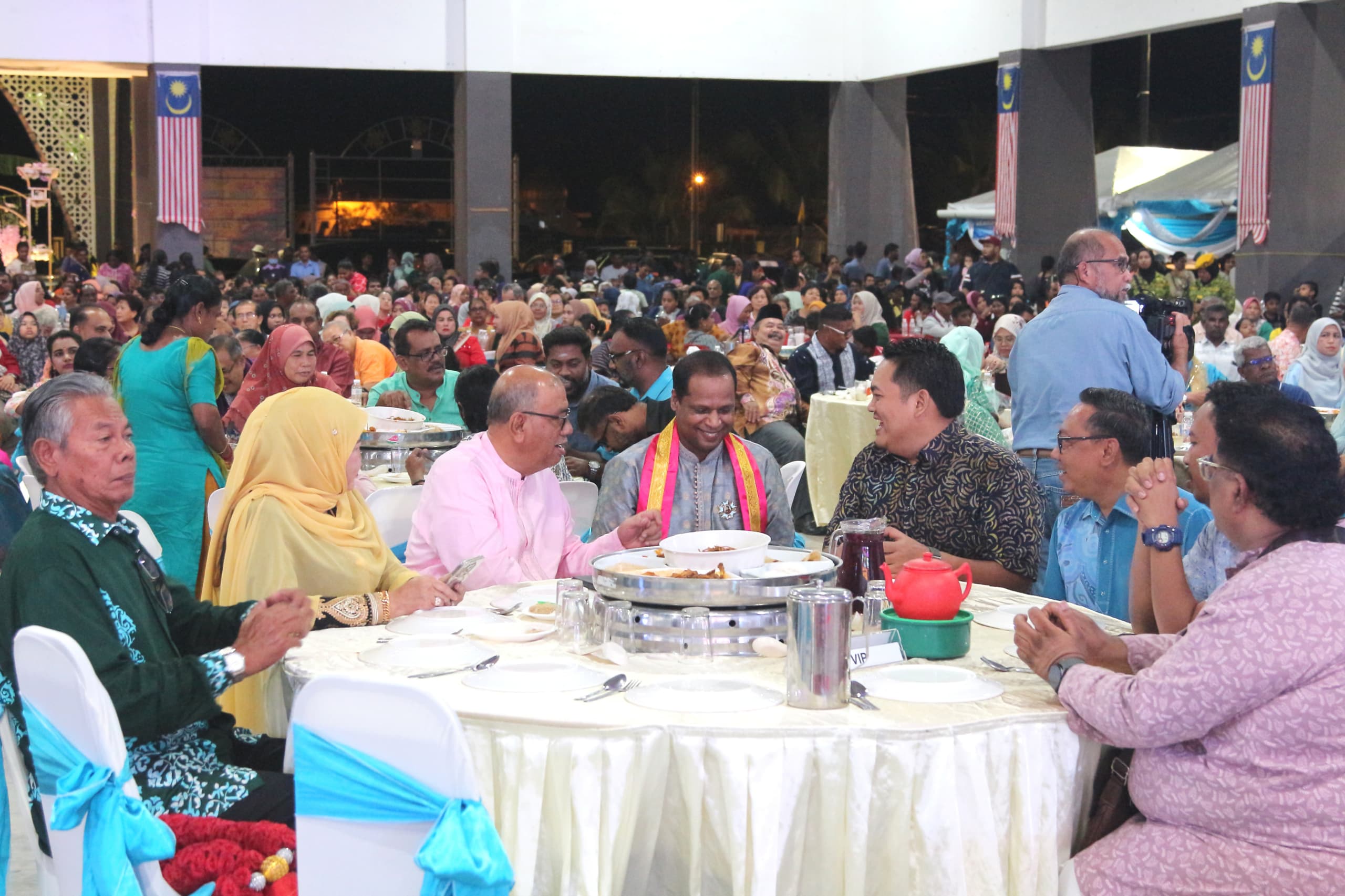 HAMPIR 4000 MASYARAKAT SUNGAI SIPUT HADIR MEMERIAHKAN RUMAH TERBUKA DEEPAVALI MADANI.