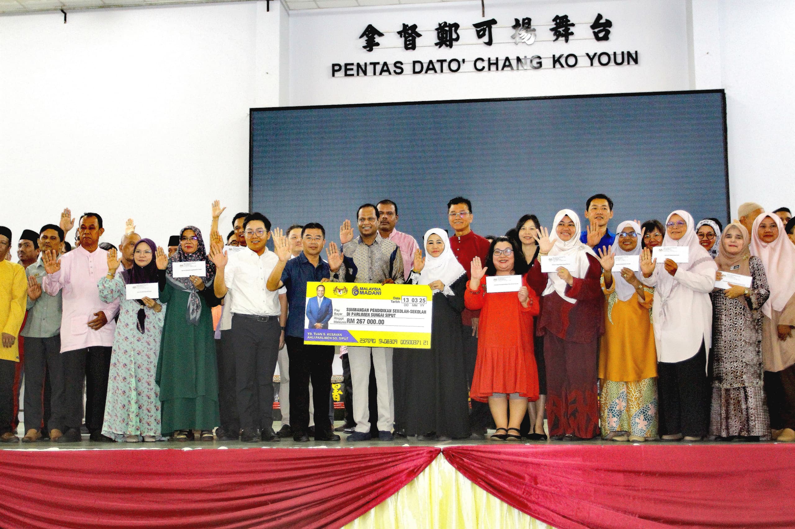 50 SEKOLAH TERIMA SUMBANGAN PENDIDIKAN DIDALAM PARLIMEN SUNGAI SIPUT