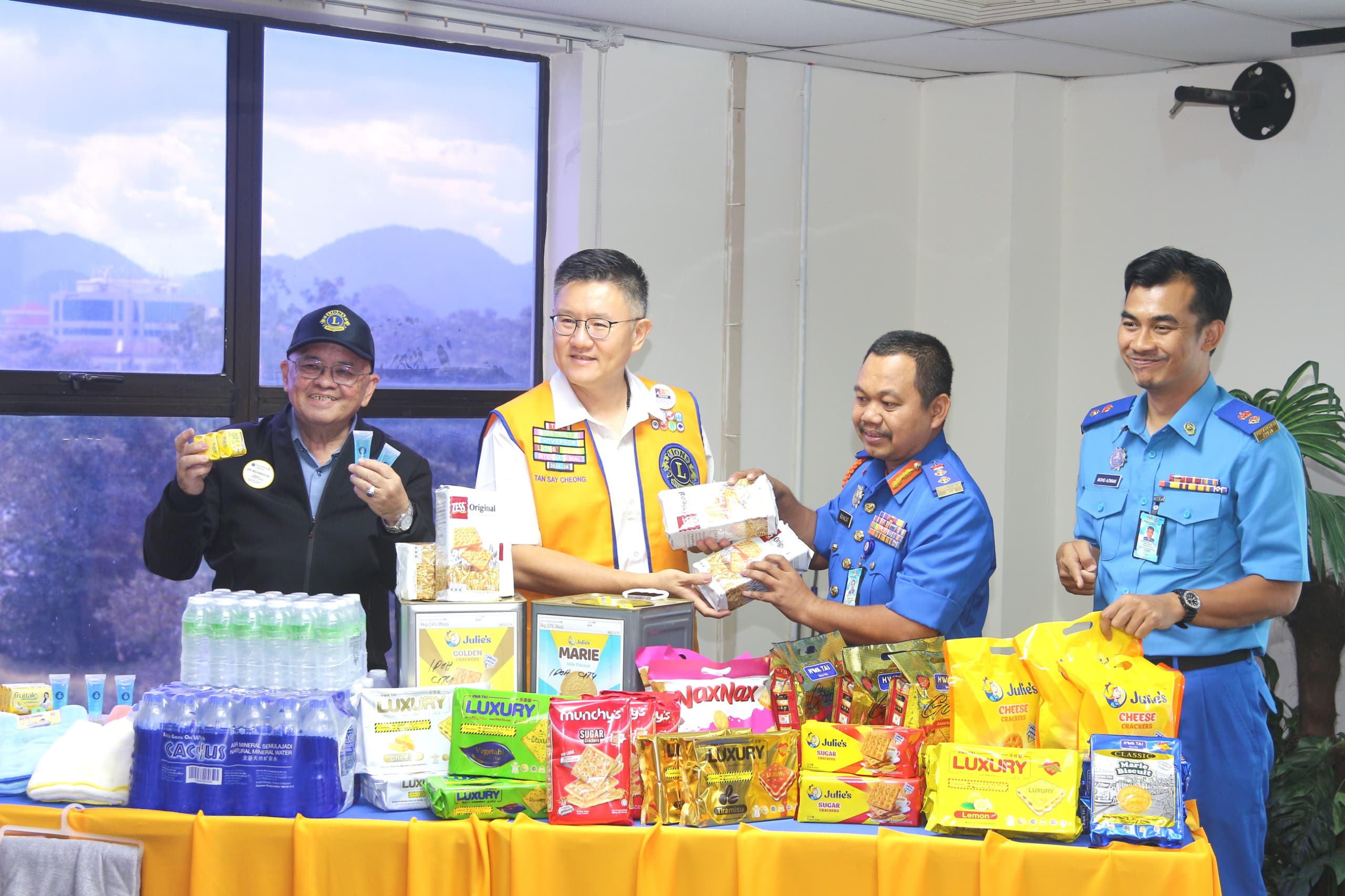 MAJLIS PENYERAHAN SUMBANGAN BANTUAN AWAL BENCANA LIONS CLUB KEPADA APM PERAK