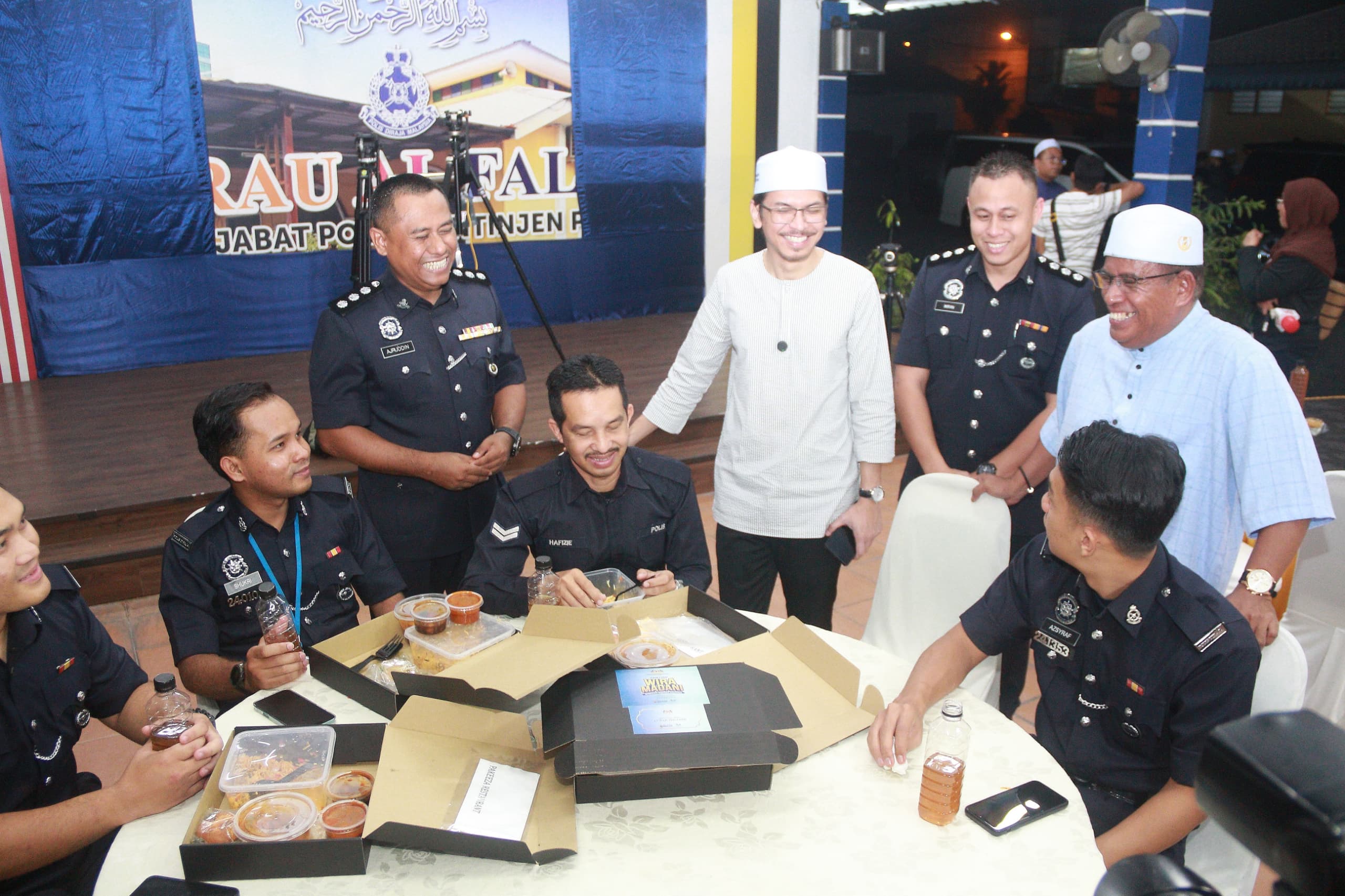 SANTUNI WIRA MADANI PENGHARGAAN KERAJAAN KEPADA PETUGAS BARISAN HADAPAN